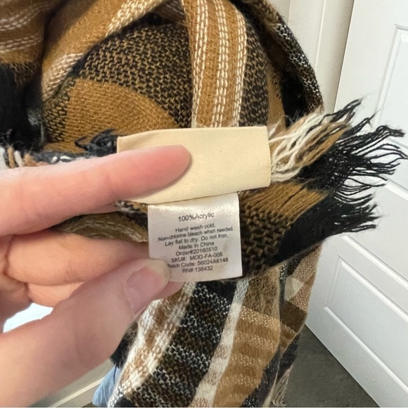 ModCloth Tan and Black Plaid Frayed End Blanket Scarf - Picture 4 of 7